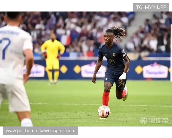 皇马后腰推进强势，卡马文加闪转腾挪躲过双人夹抢