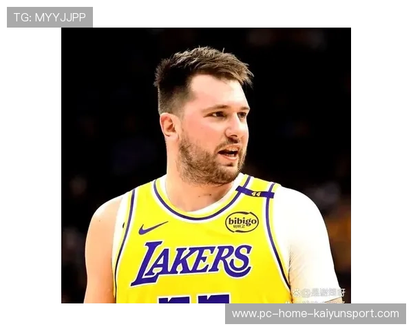 东契奇借掩护远投命中，独行侠保持上风