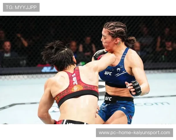 UFC张伟丽重拳命中对手脸部,完成精彩KO